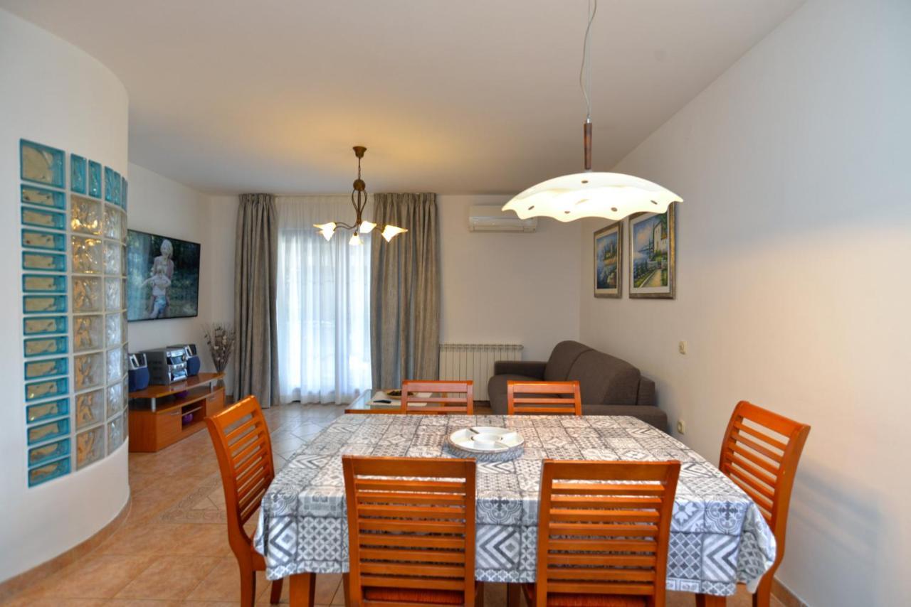 Apartments Elvis 1299 Врсар Экстерьер фото