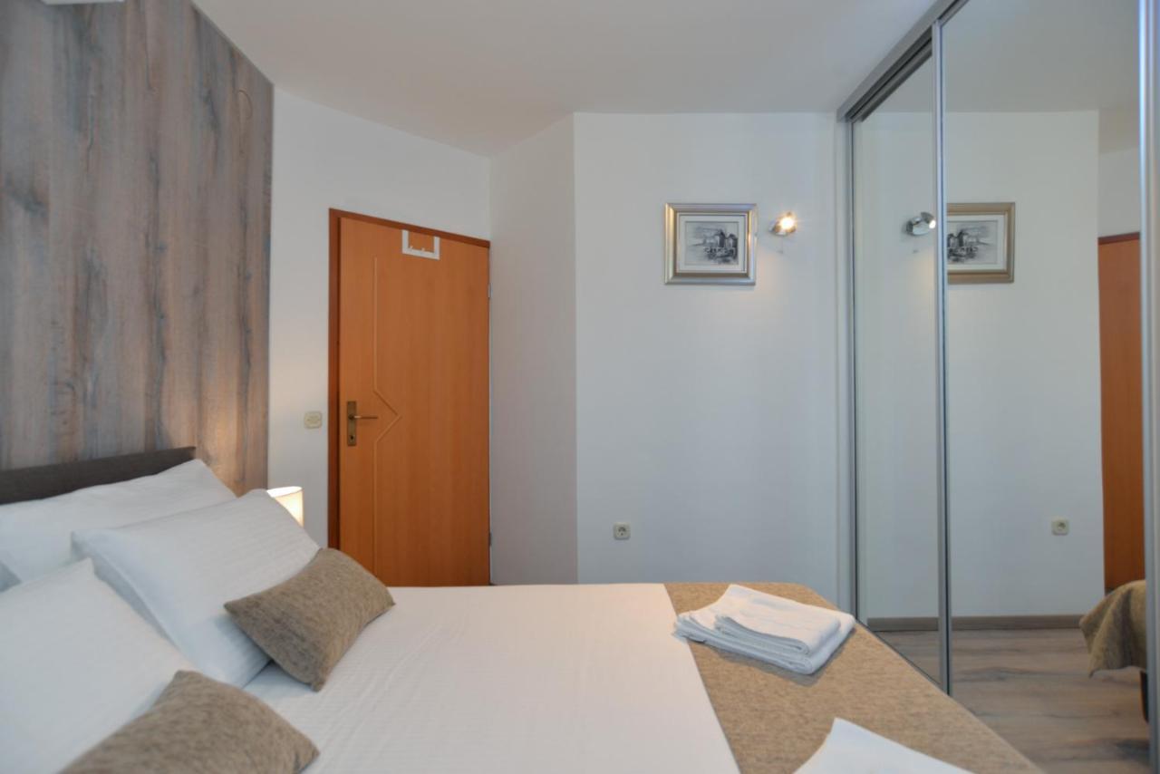 Apartments Elvis 1299 Врсар Экстерьер фото