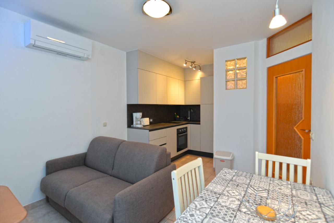 Apartments Elvis 1299 Врсар Экстерьер фото
