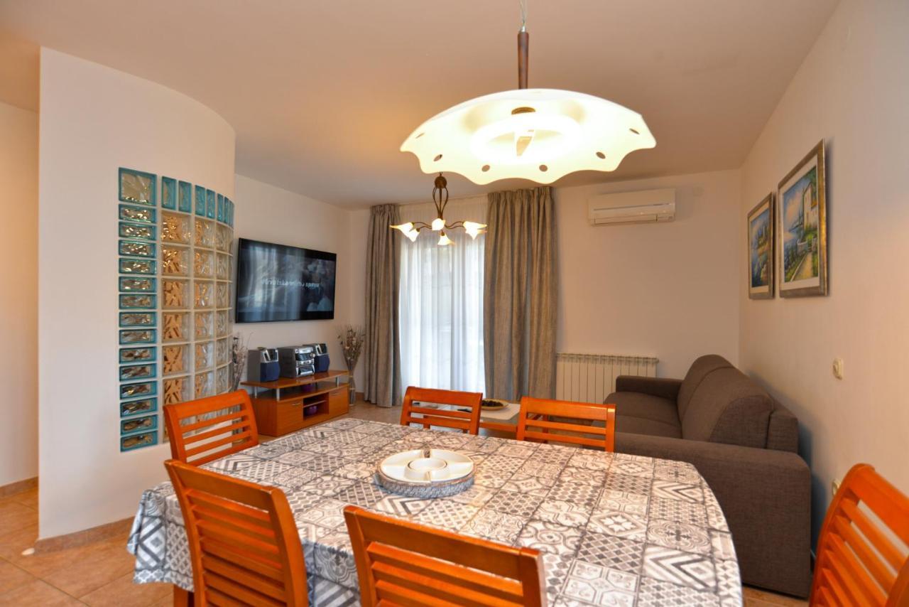 Apartments Elvis 1299 Врсар Экстерьер фото