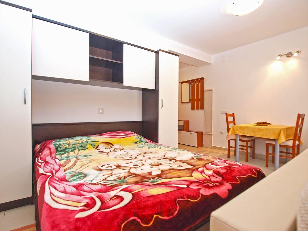 Apartments Elvis 1299 Врсар Экстерьер фото