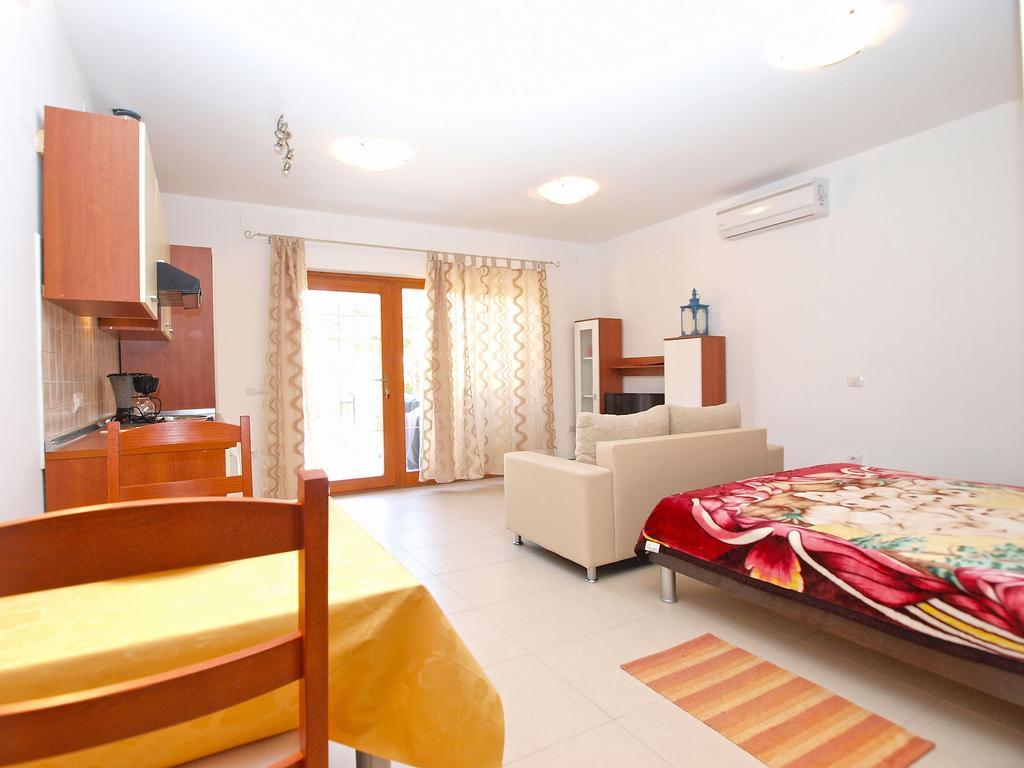 Apartments Elvis 1299 Врсар Экстерьер фото