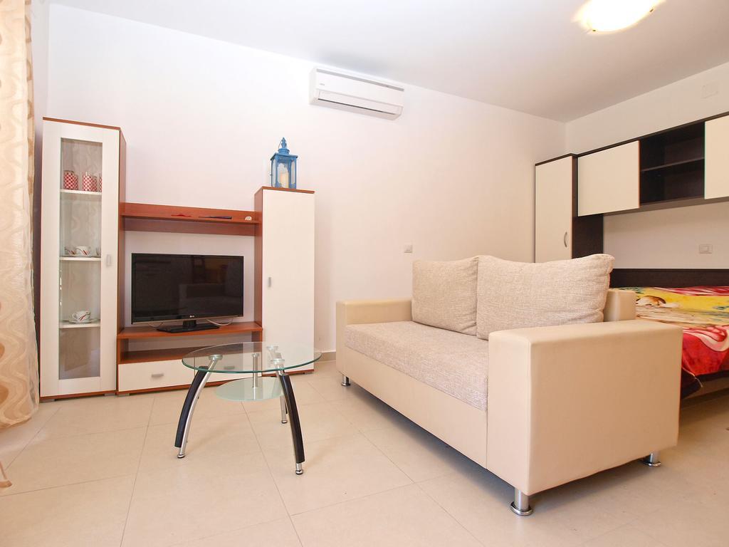 Apartments Elvis 1299 Врсар Экстерьер фото